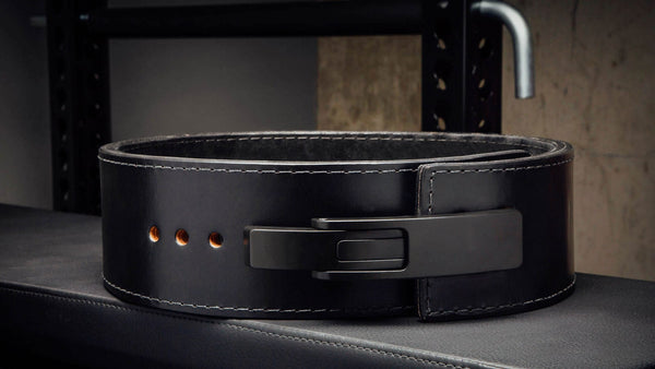 Rogue Black Leather 13mm - 4" Lever Belt(画像出典: Rogue Fitness 公式ショップの商品ページ)