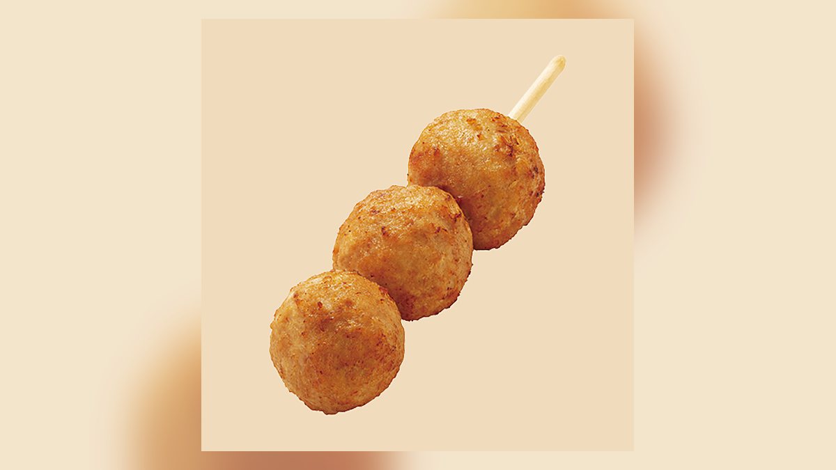 【ファミマ】鶏つくね串は226kcal。たんぱく質14.5g、脂質11.2g