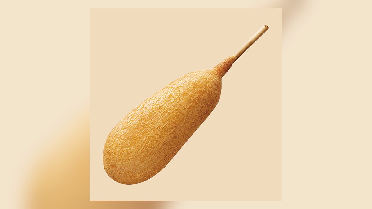 【ファミマ】アメリカンドッグは335kcal。たんぱく質7g、脂質18.1g