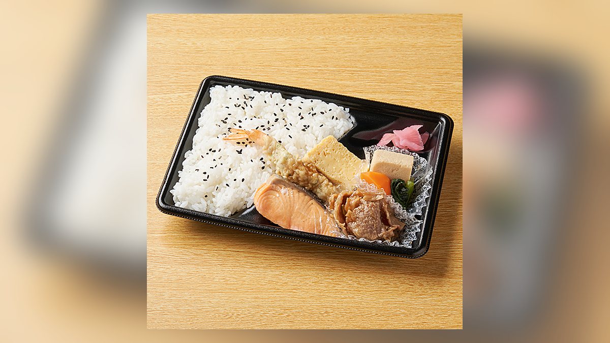 【ファミマ】銀鮭幕の内弁当は436kcal。たんぱく質14.7g、脂質11.6g