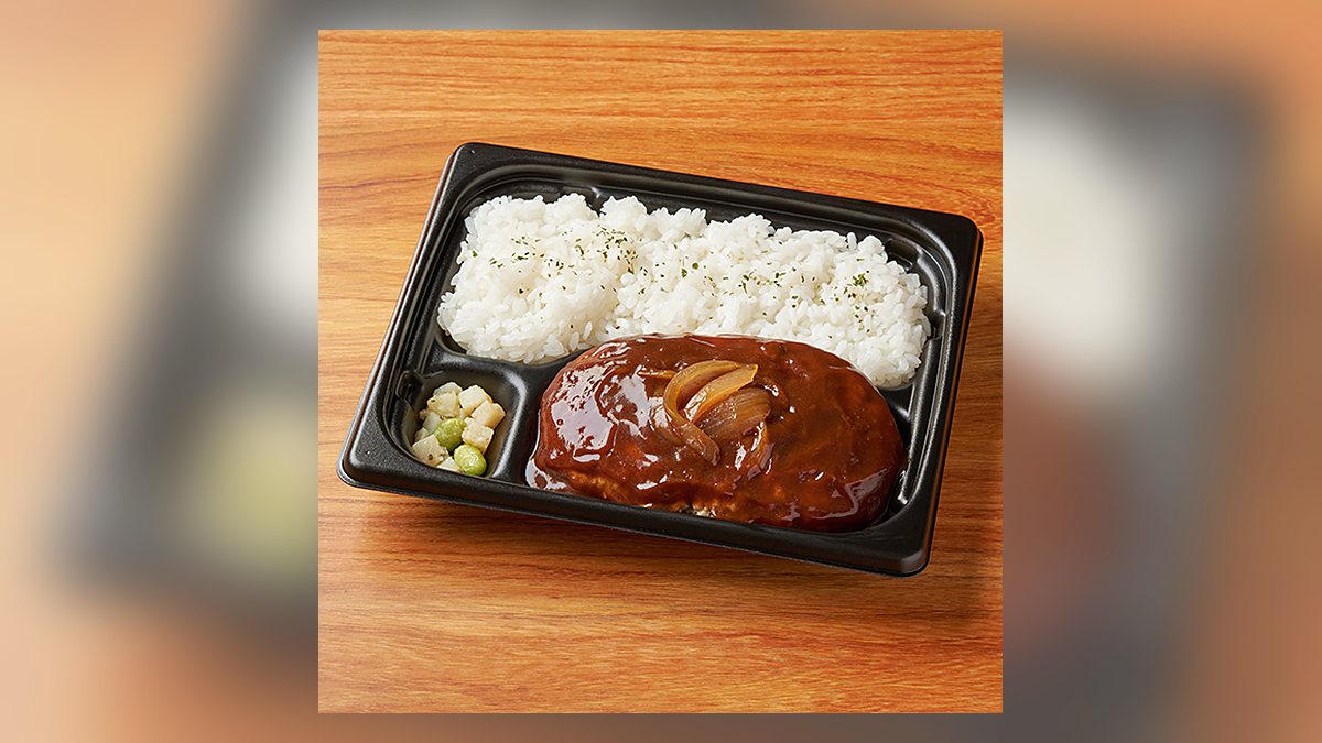 【ファミマ】鉄板焼ハンバーグ弁当(コク深デミソース)はたんぱく質23.4g。2位