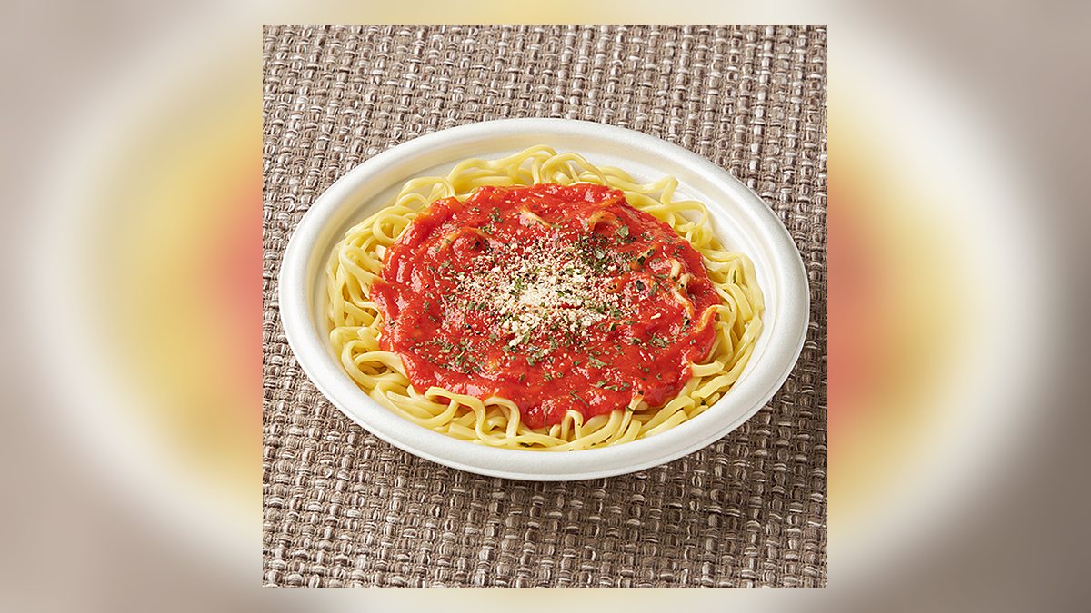 【ファミマ】生パスタ 濃い濃いトマトパスタのたんぱく質は18.3g。13品中9位