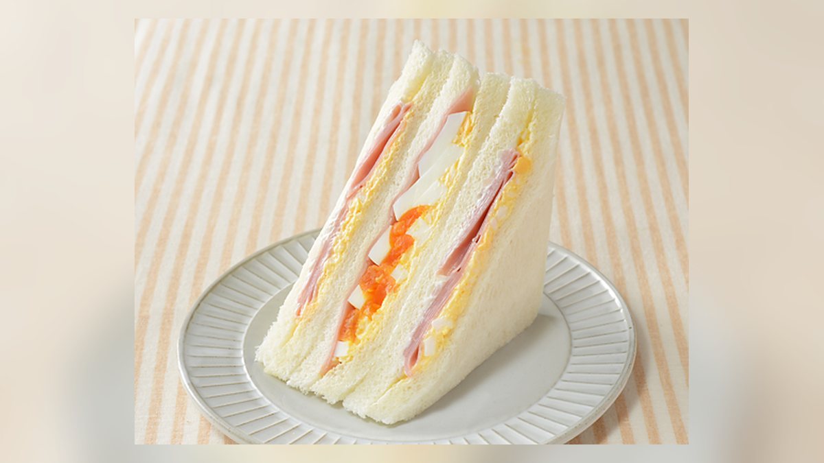 【ローソン】ハムたまごサンド1食のカロリーは327kcal。たんぱく質11.7g