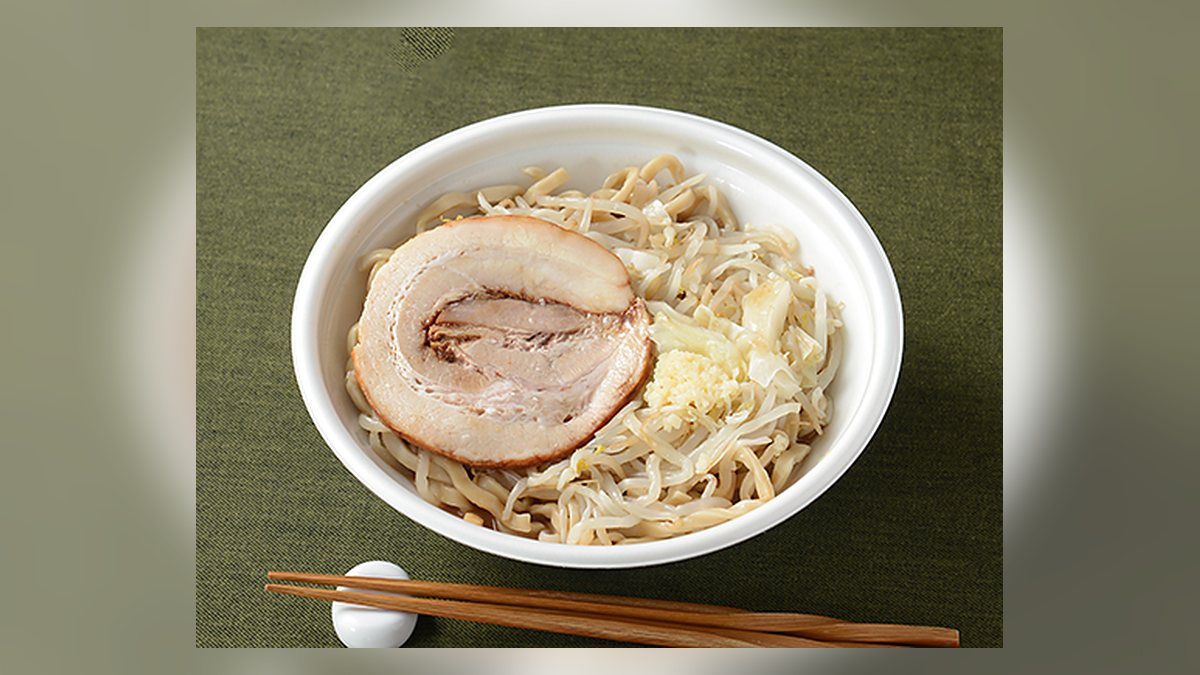 ローソンの満腹濃厚豚ラーメン1食の写真（公式サイトより）