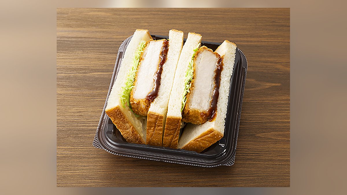 【ローソン】三元豚の厚切りロースカツサンド1包装はたんぱく質22.8g。2位