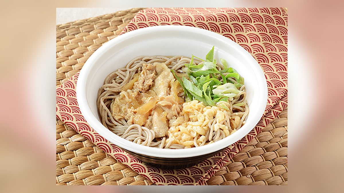 ローソンの豚肉そば1食の写真（公式サイトより）