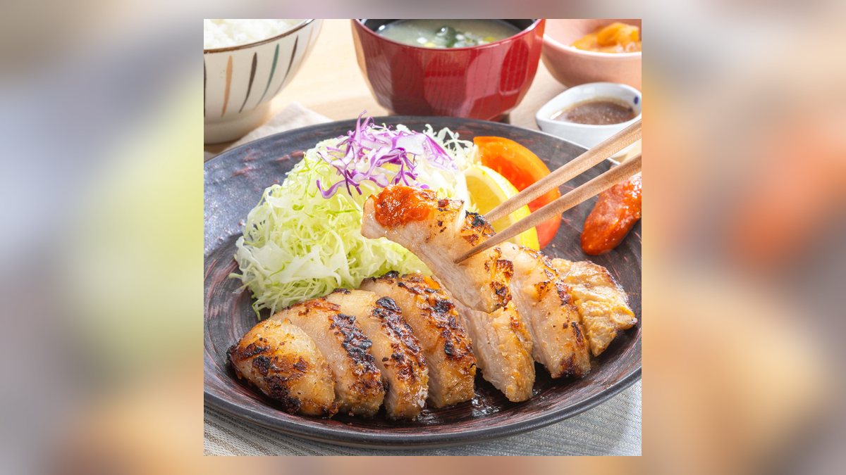 大戸屋の豚トロみそ漬け炭火焼き定食の写真（公式サイトより）