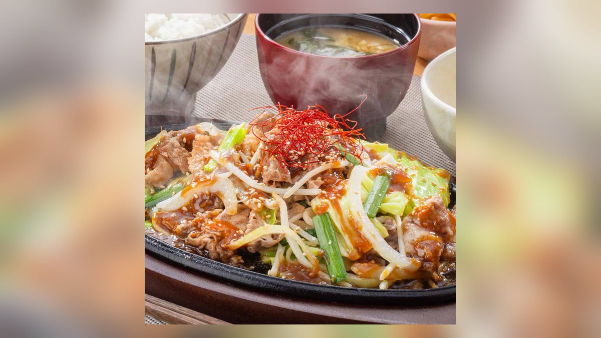 【大戸屋】国産牛のスタミナ鉄板焼き定食(白ご飯)はたんぱく質28.9g。31位