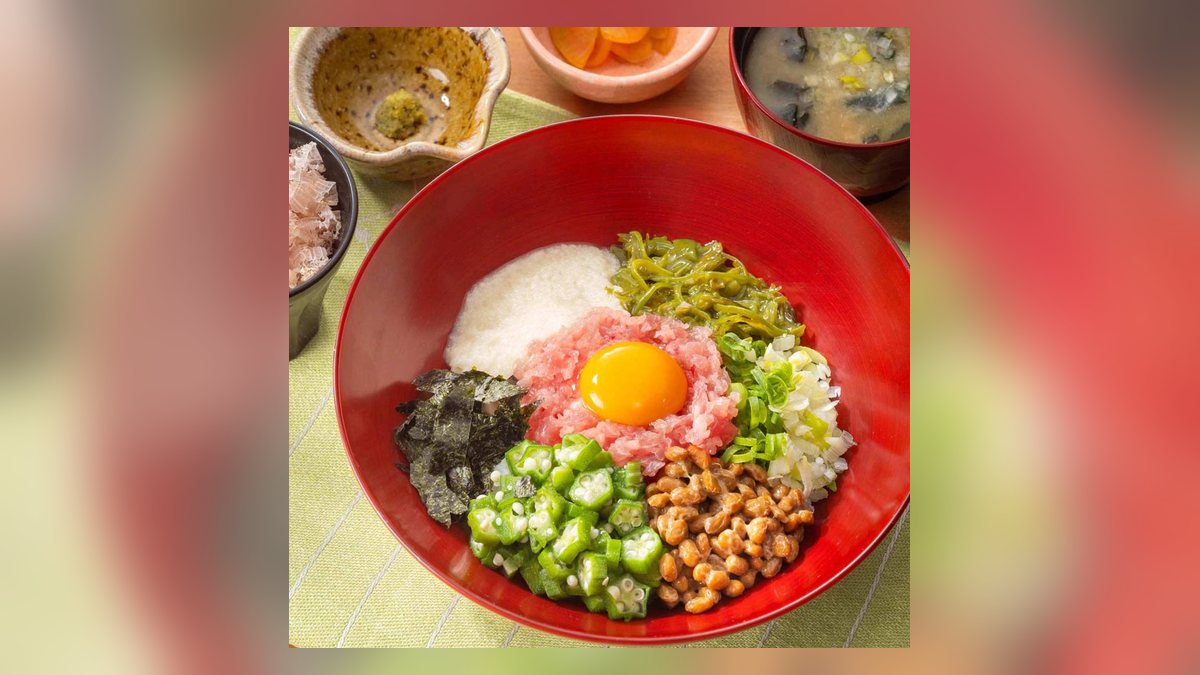 大戸屋の大戸屋ばくだん丼セットの写真（公式サイトより）