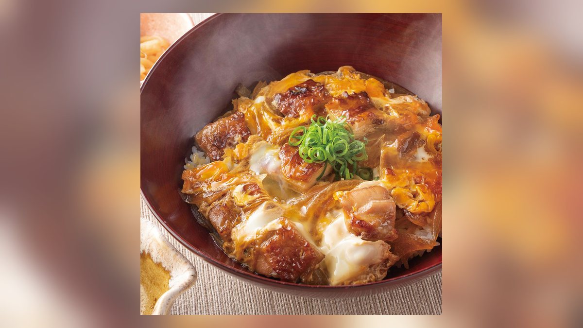 大戸屋の炭火焼き鶏の親子丼セットの写真（公式サイトより）