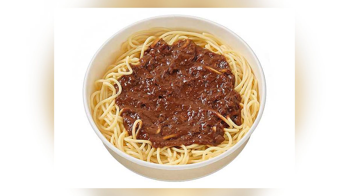 セブンイレブンのじっくり煮込んだミートパスタの写真（公式サイトより）