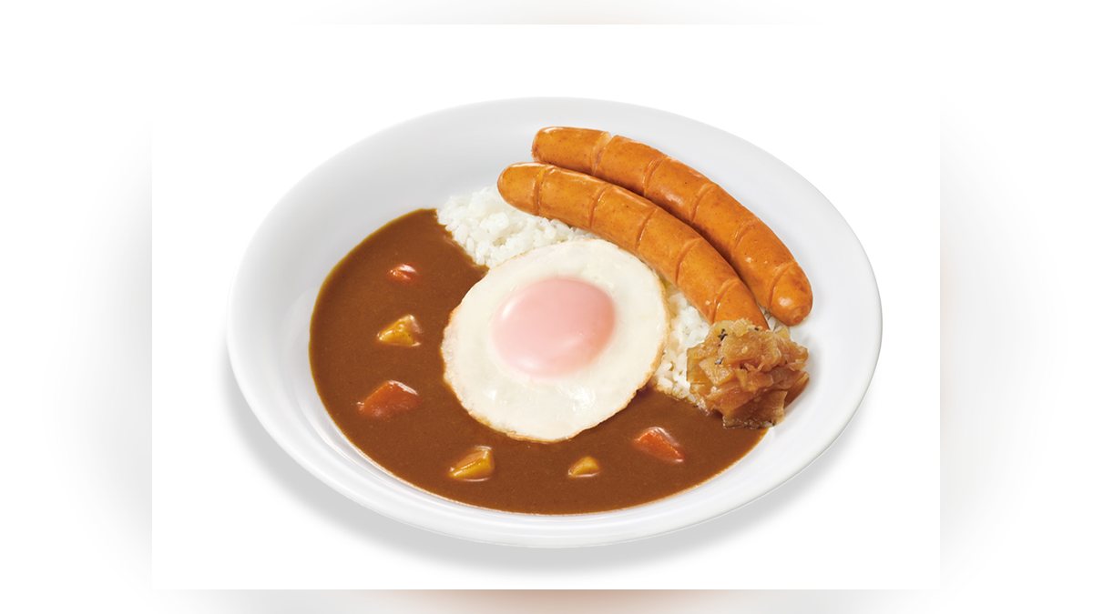すき家の目玉焼きソーセージカレー並盛の写真（公式サイトより）