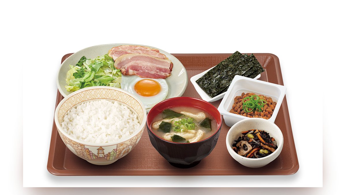 すき家の納豆ベーコンエッグ朝食並盛の写真（公式サイトより）