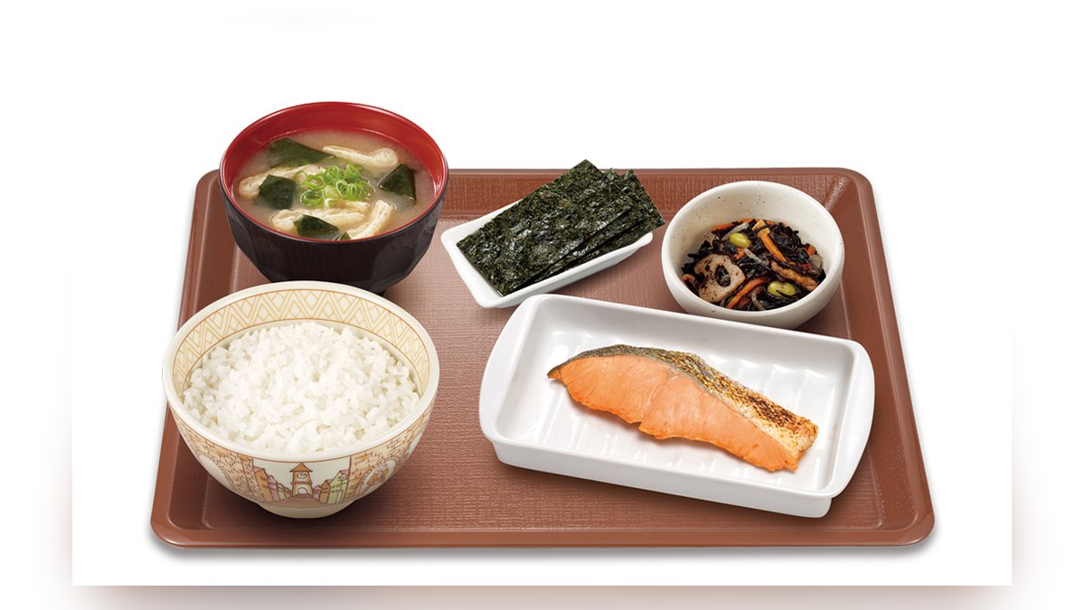 【すき家】焼鮭朝食並盛のたんぱく質は23.6g。96品中69位、脂質12.6g