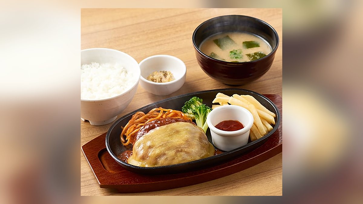 やよい軒の4種のチーズハンバーグ定食白米の写真（公式サイトより）