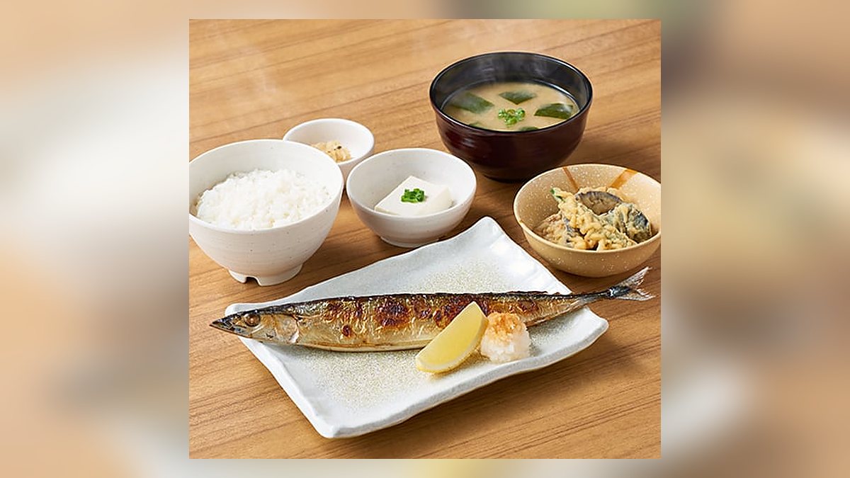 やよい軒のさんまの塩焼定食白米の写真（公式サイトより）