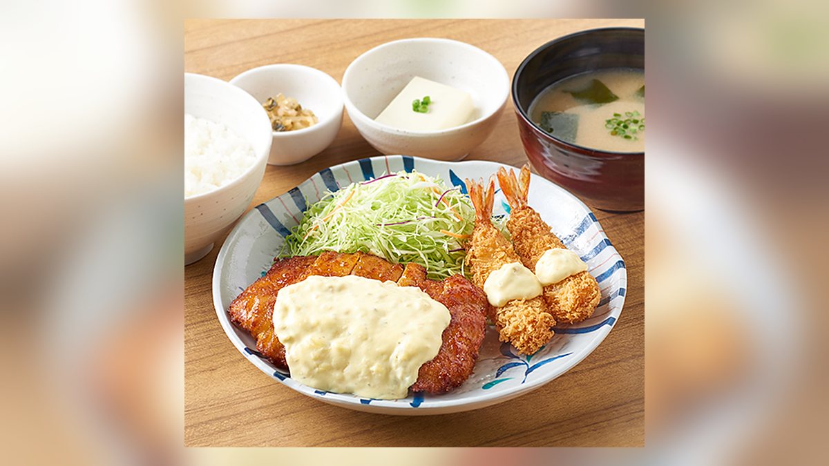 やよい軒のチキン南蛮とエビフライの定食…の写真（公式サイトより）