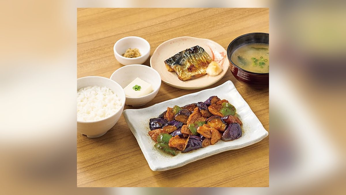 【やよい軒】大豆ミートのなす味噌と焼魚の定食白米はたんぱく質30.7g。33位