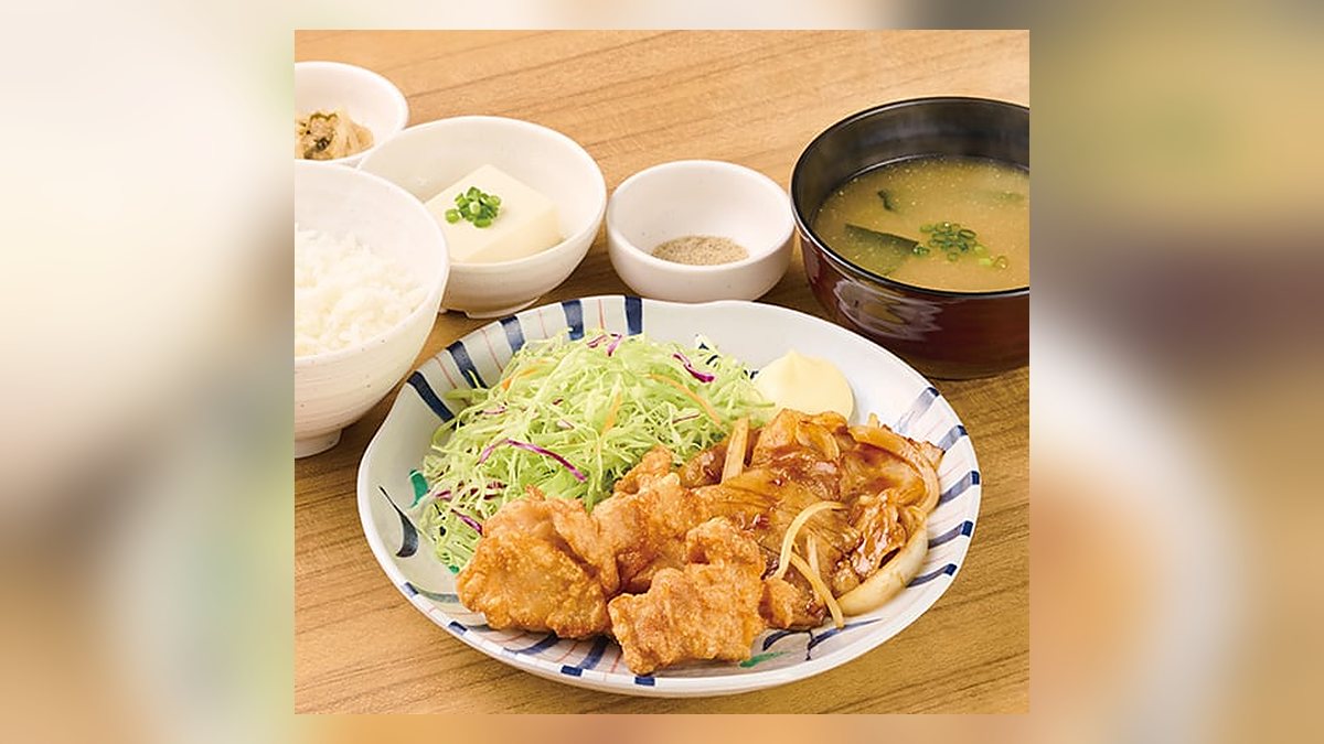 【やよい軒】から揚げとしょうが焼の定食白米のたんぱく質は36g。53品中26位