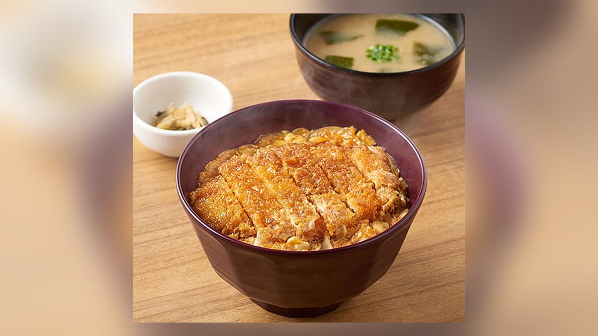 やよい軒のかつ丼ごはん普通盛の写真（公式サイトより）