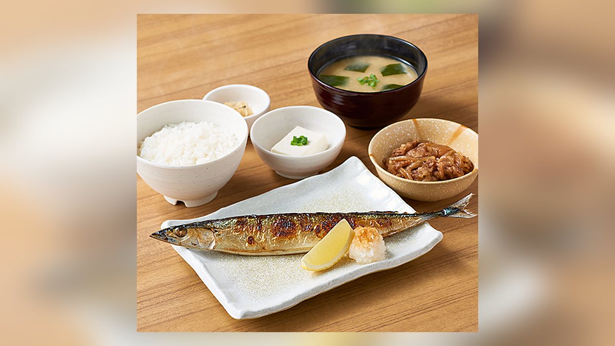 やよい軒のさんまの塩焼定食白米の写真（公式サイトより）
