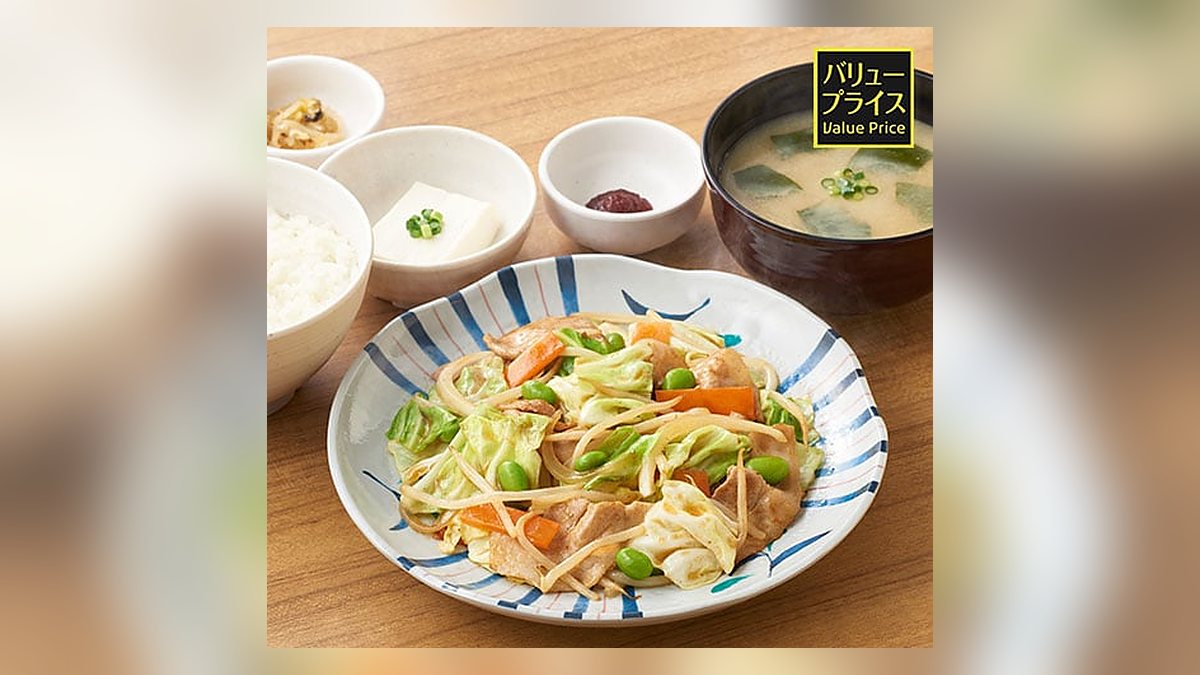 やよい軒の肉野菜炒め定食白米の写真（公式サイトより）