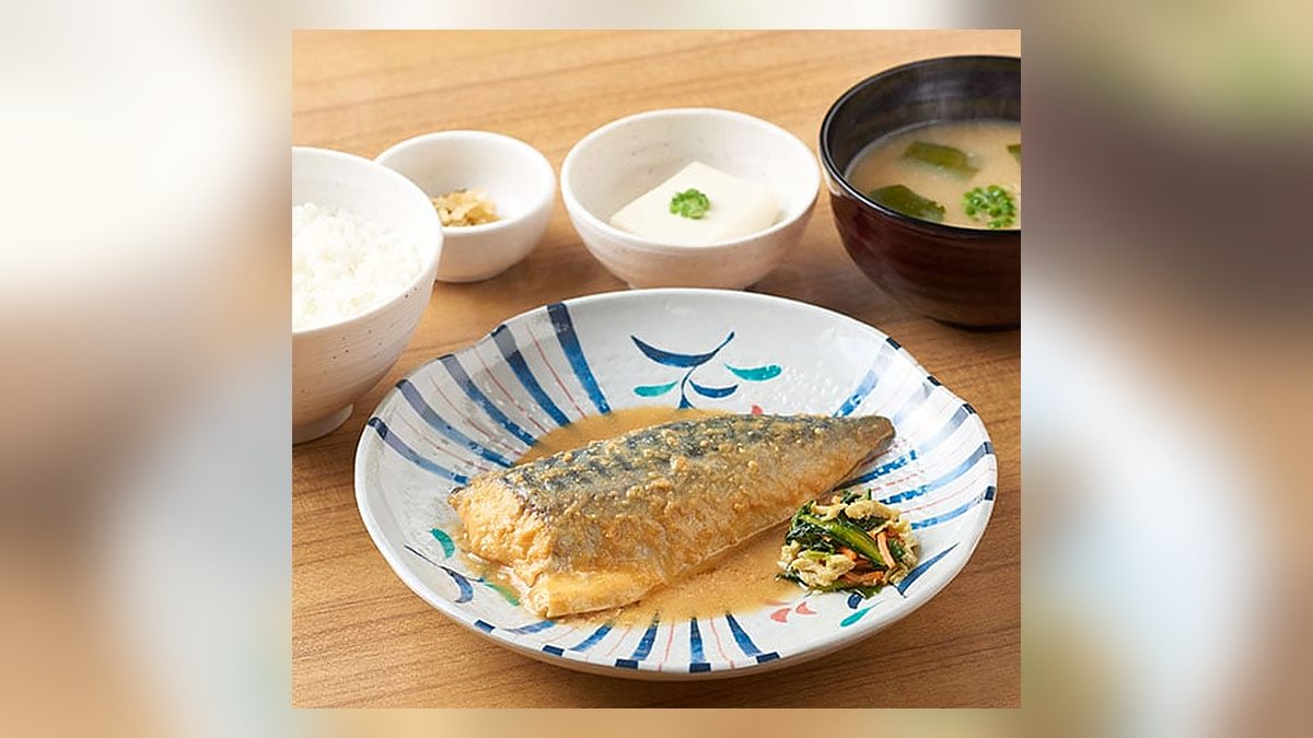 【やよい軒】サバの味噌煮定食白米のたんぱく質は30.4g。53品中34位