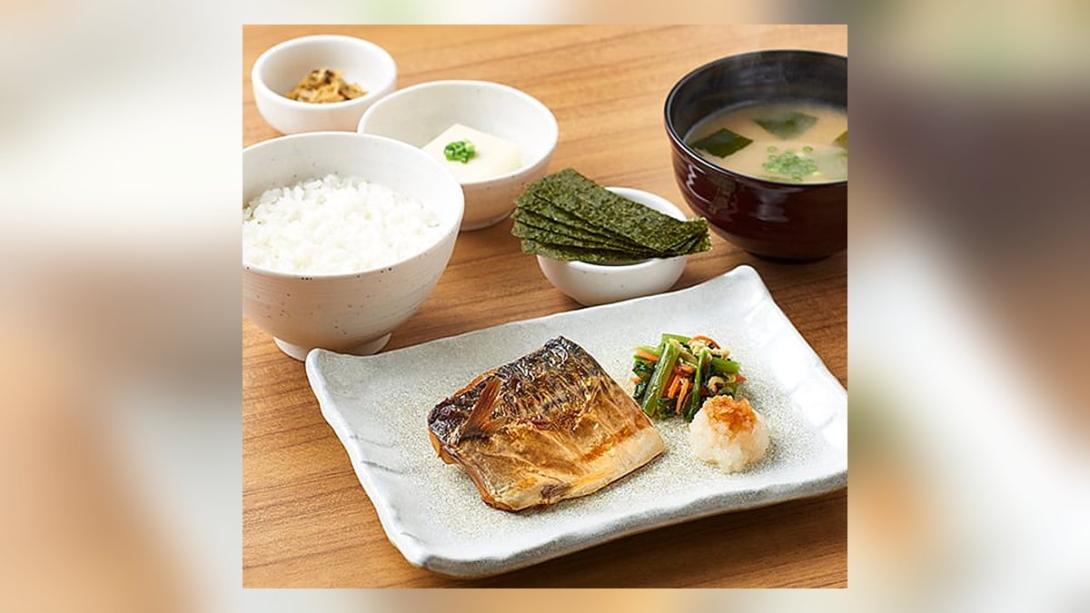 やよい軒のサバの塩焼朝食白米の写真（公式サイトより）
