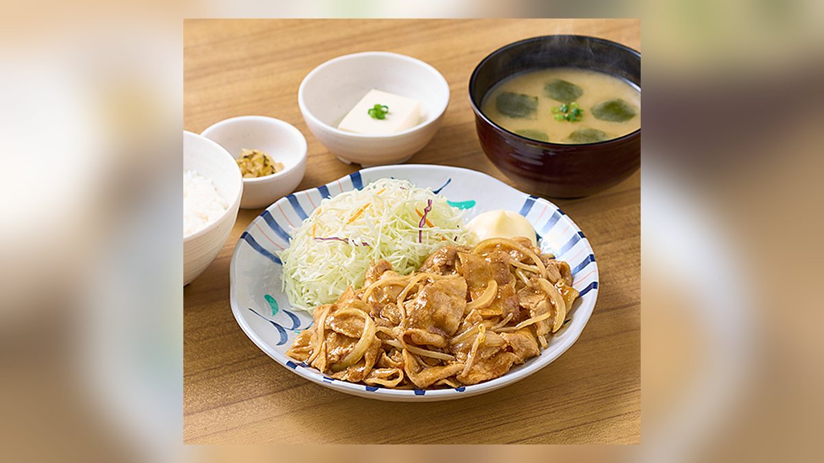 【やよい軒】Wしょうが焼定食白米のたんぱく質は42.9g。53品中12位
