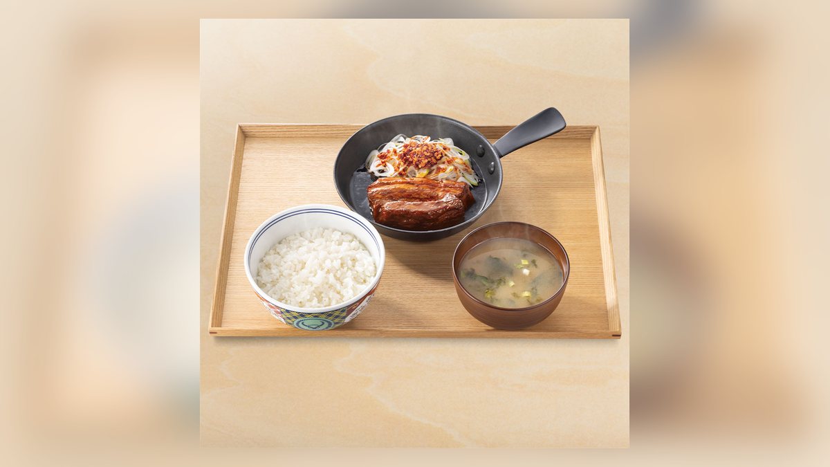 吉野家の厚切り豚角煮定食の写真（公式サイトより）