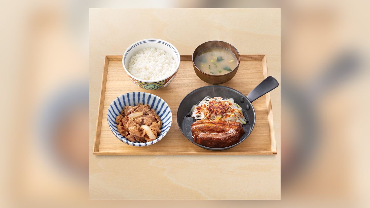 吉野家の厚切り豚角煮牛小鉢定食の写真（公式サイトより）