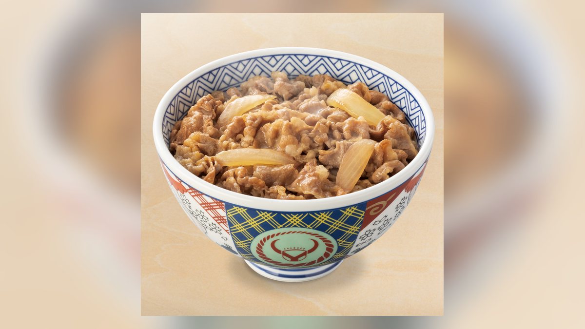 【吉野家】牛丼並盛のたんぱく質は19.6g。51品中42位、脂質23.6g