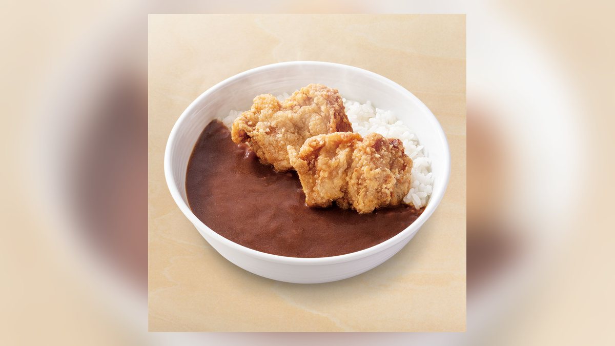 【吉野家】から揚げ黒カレー並盛のたんぱく質は25.4g。51品中28位