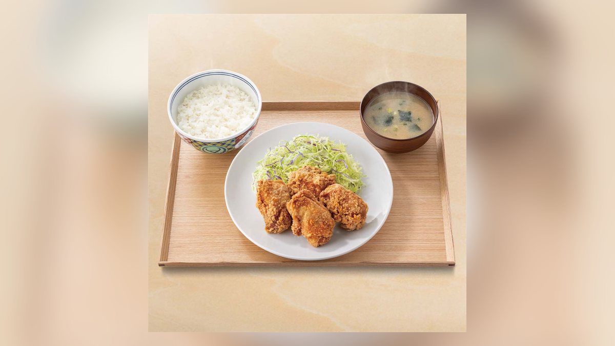 吉野家のから揚げ定食並盛の写真（公式サイトより）