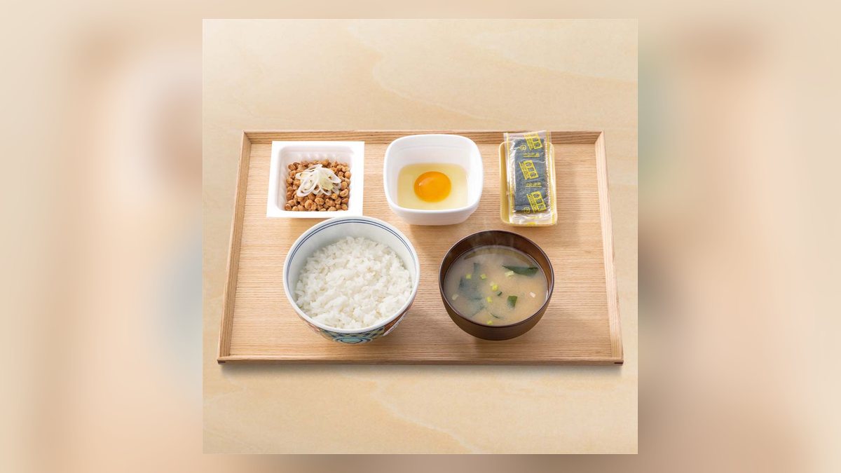 【吉野家】納豆定食のたんぱく質は21.3g。51品中36位、脂質11.1g