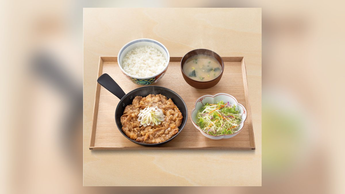【吉野家】ねぎ塩牛カルビ定食のたんぱく質は26g。51品中26位、脂質35.9g