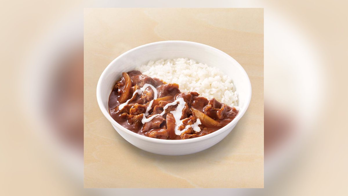 【吉野家】肉だく牛ハヤシライス並盛のたんぱく質は23.9g。51品中32位