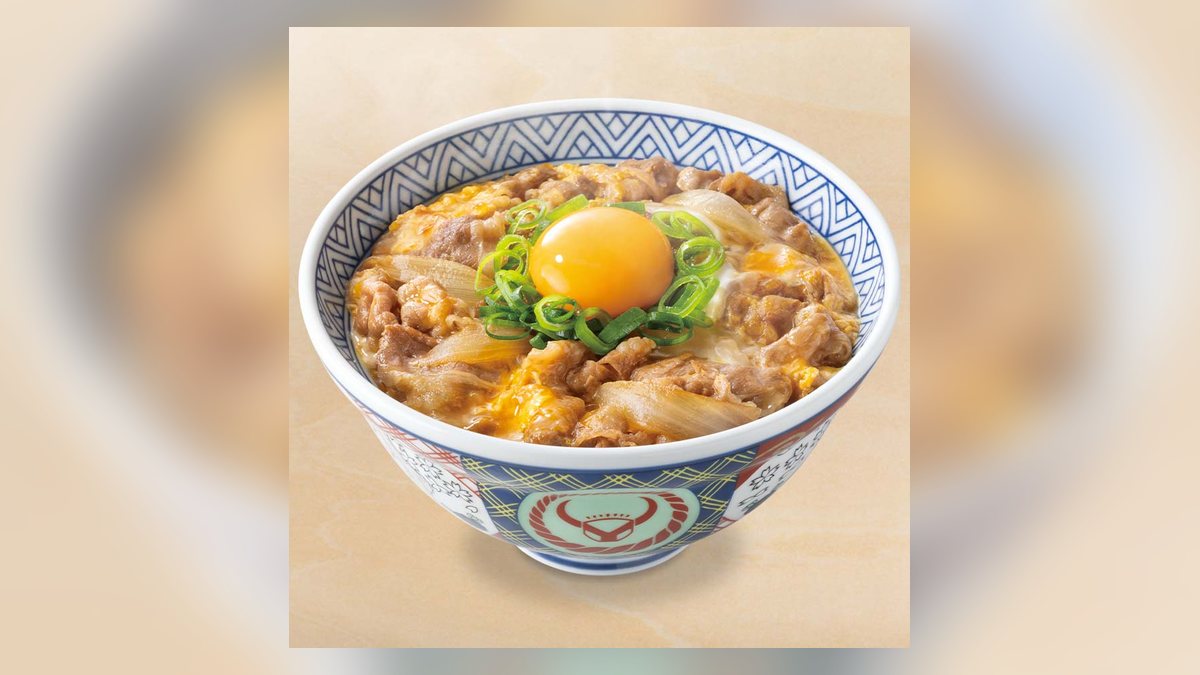 【吉野家】月見牛とじ丼並盛のたんぱく質は32.9g。51品中14位