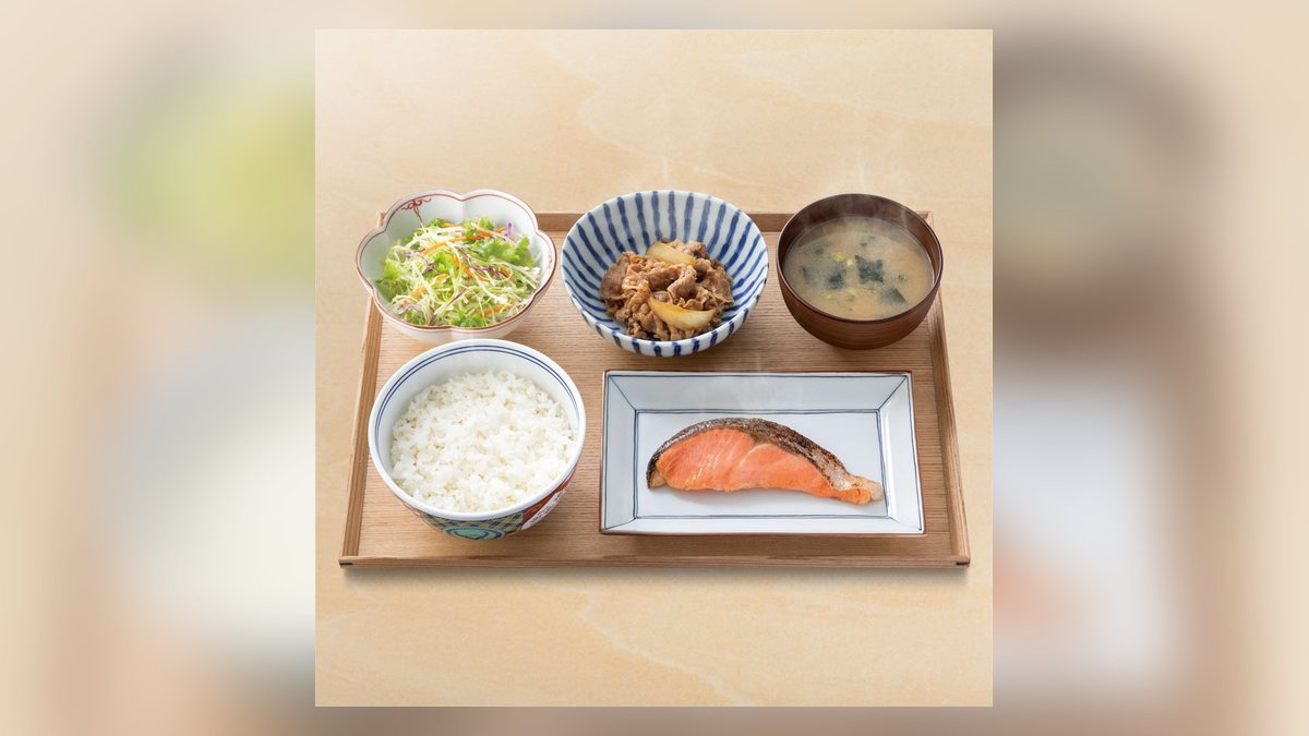 吉野家の焼魚牛小鉢定食の写真（公式サイトより）