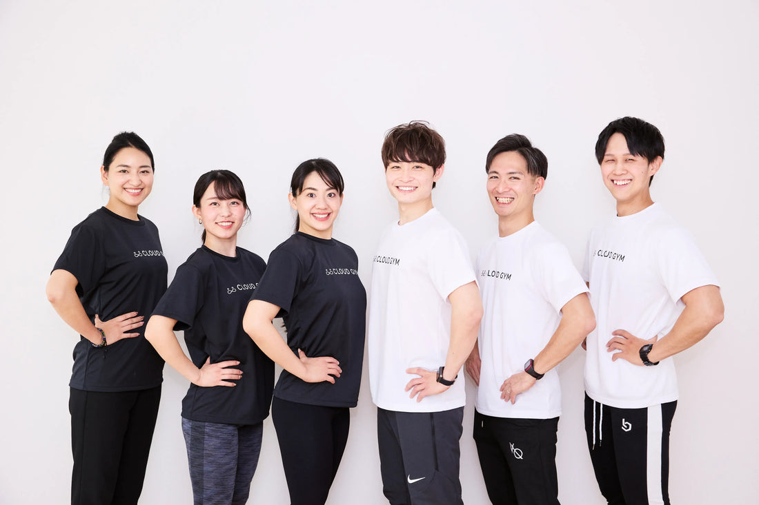 CLOUD GYMのトレーナー6人が並ぶ公式写真