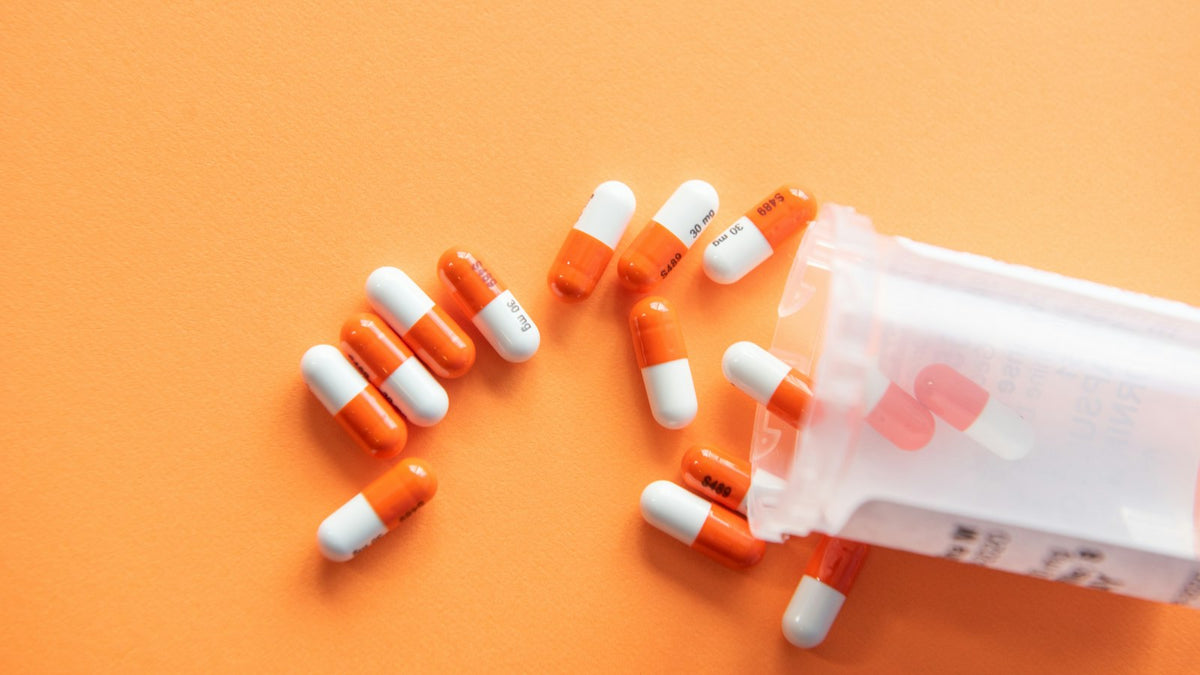 錠剤やカプセルなど市販薬のイメージ