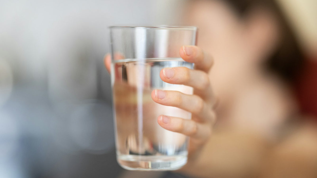 クレアチンを飲むとむくむ・体重が増えるのは本当？水分保持の仕組みと誤解を整理する